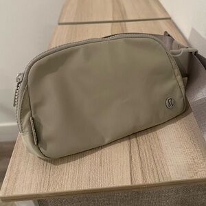 Lululemon Athletica Everywhere Belt Bag 1L